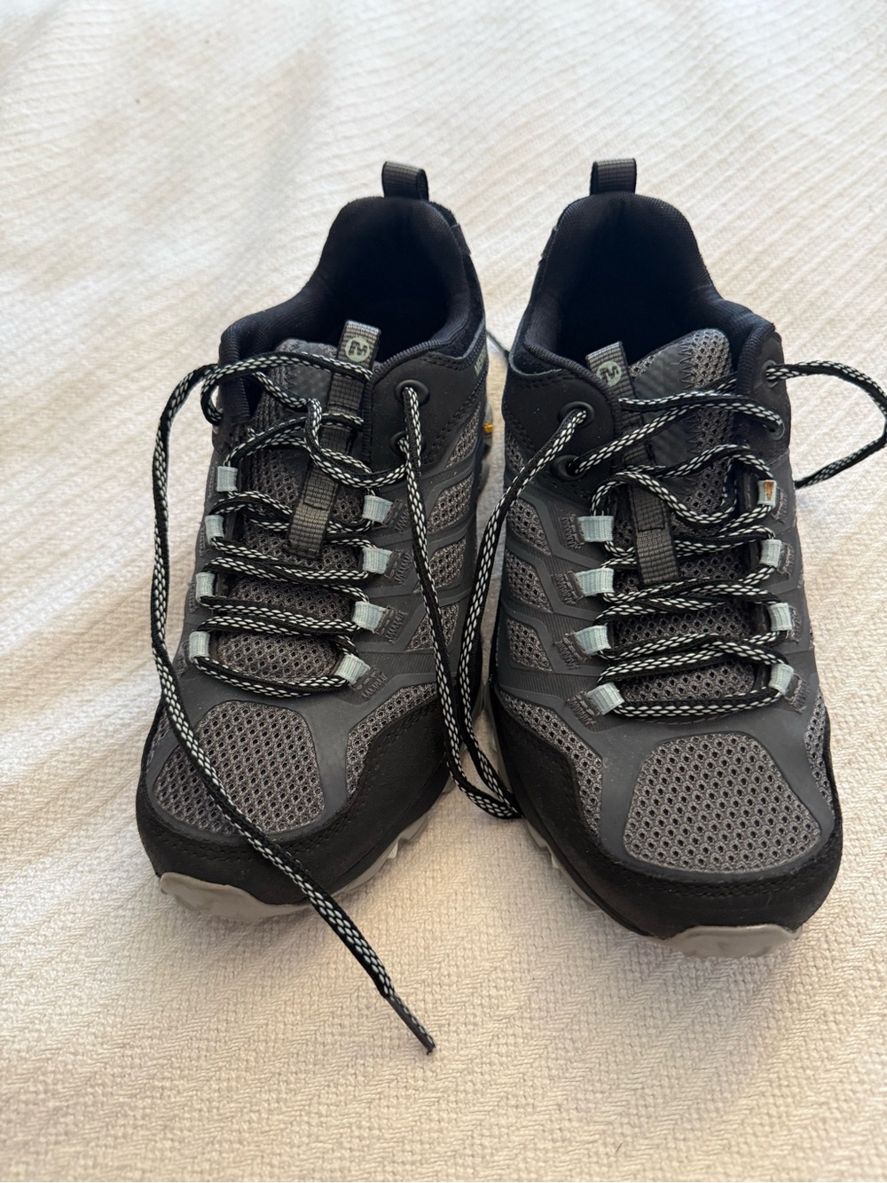 Men's Gray Athletic Trail Shoes - Cushioned Support & Breathable Mesh